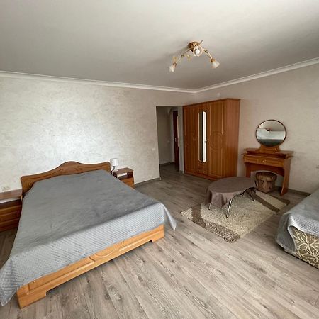 У Оксани Hotel Solociîn Exterior foto