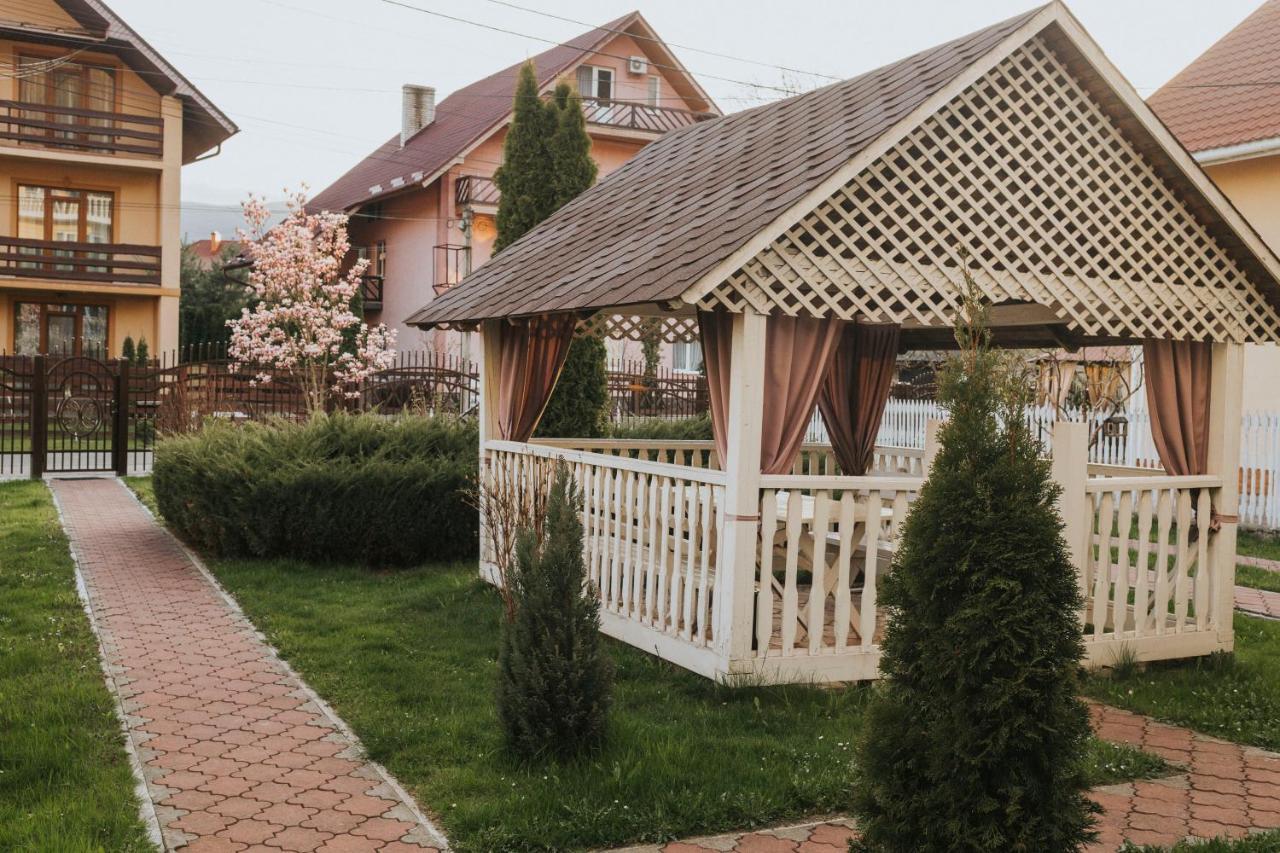 У Оксани Hotel Solociîn Exterior foto